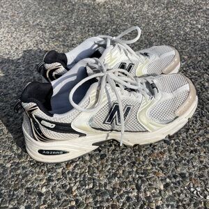 New Balance 530 trainers in white, black, light gold Men’s 9.5 MR530TC